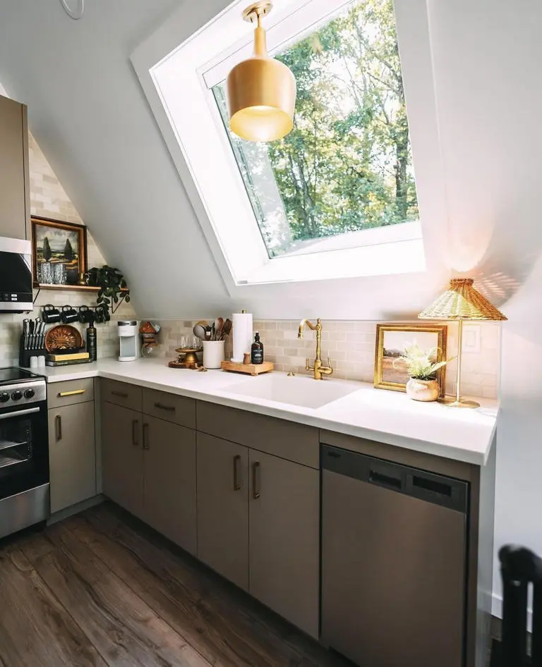 the frame cabin 